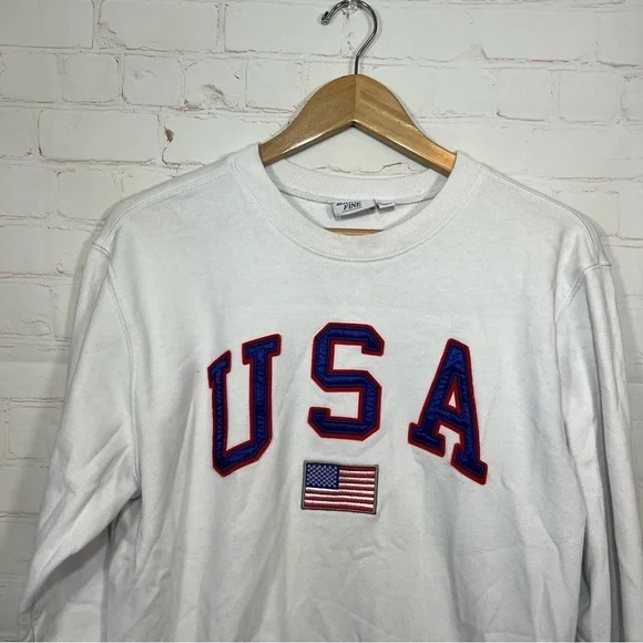Mighty Fine USA
Embroidered Sweatshirt Womens Size Large White Fleece Pullover - Picture 2 of 12